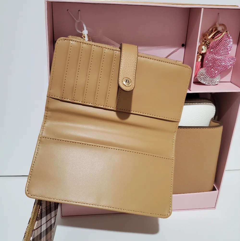 NANETTE LEPORE 4 PIECE GIFT SET - Picture 6 of 11